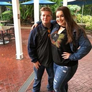 Meet your Posher, Alexis